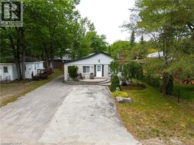 42 5th Ln in Wasaga Beach, ON - Building Photo