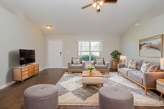 1290 Godfrey Ave in Spring Hill, FL - Foto de edificio - Building Photo