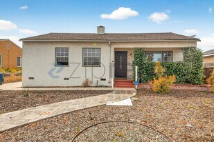 3039 Oregon Ave in Long Beach, CA - Building Photo