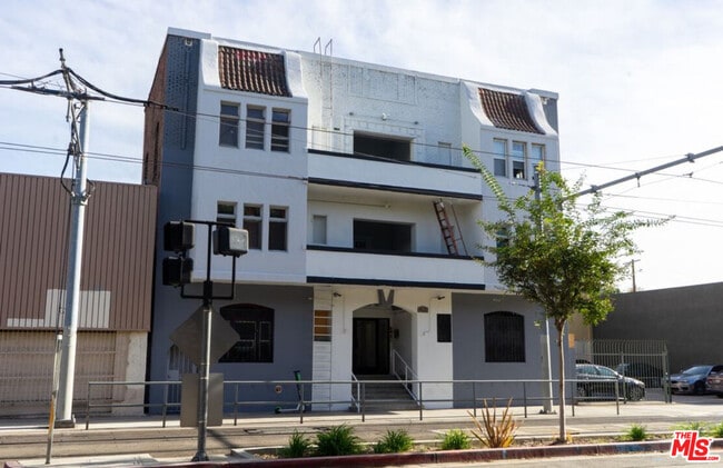 1420 Flower St in Los Angeles, CA - Building Photo - Building Photo