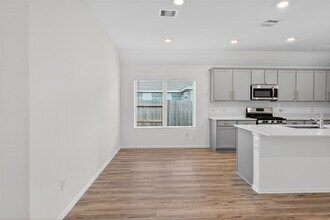 9610 Sterling Arbor Dr in Baytown, TX - Building Photo - Building Photo