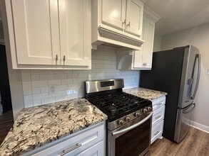 216 N Harrison St in McGregor, TX - Building Photo - Building Photo