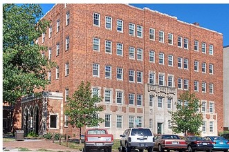 Ambassador and President Apartments in Lincoln, NE - Building Photo - Building Photo