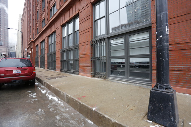 Library Lofts in Chicago, IL - Building Photo - Building Photo