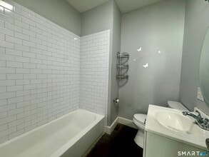 127 Caroline St in Bridgeport, CT - Building Photo - Building Photo