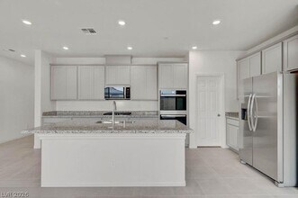 1550 Rock Kestrel St in Las Vegas, NV - Building Photo - Building Photo