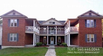 1737 Greenwood Rd SW in Roanoke, VA - Building Photo