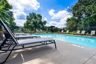 Shadow Green Apartments in Eden Prairie, MN - Building Photo - Building Photo