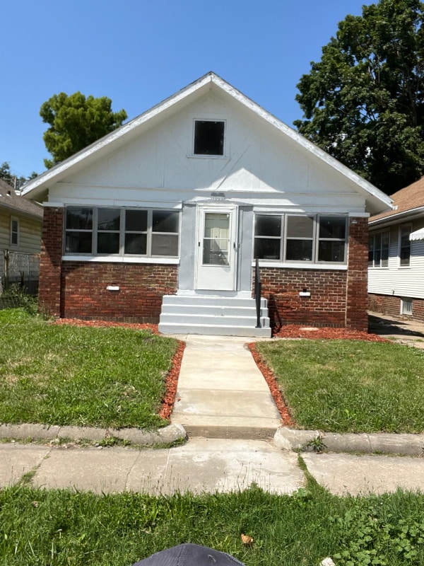 property at 1121 E Ash St