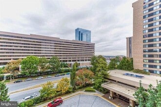 3709 S George Mason Dr in Falls Church, VA - Foto de edificio - Building Photo