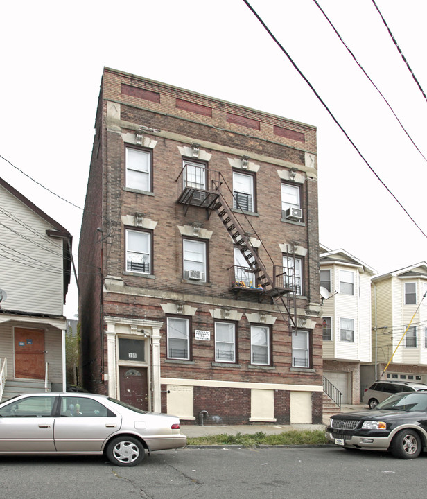 331 Magnolia Ave in Elizabeth, NJ - Building Photo