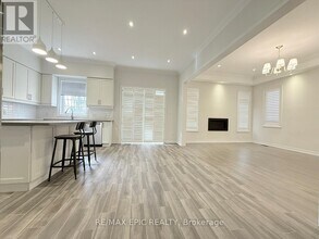 27 Leary Cres. in Richmond Hill, ON - Building Photo - Building Photo