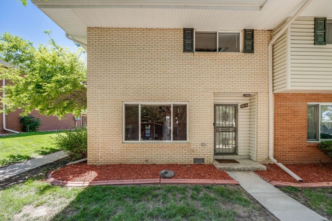 9026 Mansfield Ave in Denver, CO - Building Photo