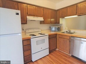 8126 Cloverhurst Rd in Glen Burnie, MD - Building Photo - Building Photo