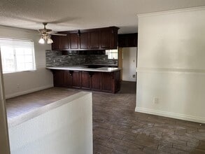 10708 San Gorgonio St in Lamont, CA - Building Photo - Building Photo