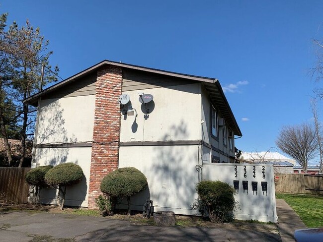 248 W Clark St in Medford, OR - Building Photo - Building Photo