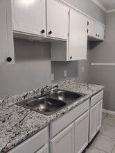 832 Holt Dr in Baton Rouge, LA - Foto de edificio - Building Photo