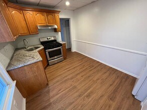 25 Kingsley St, Unit 2 in West Orange, NJ - Building Photo - Building Photo