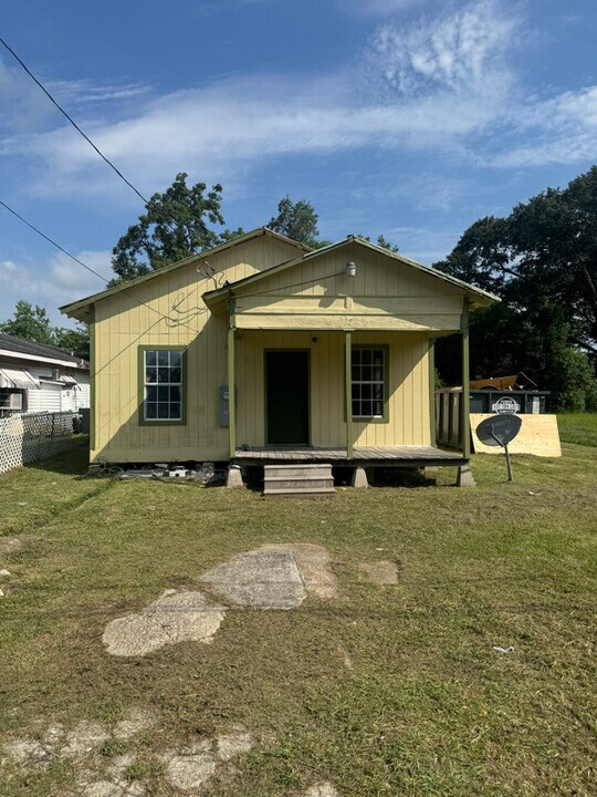 1416 W 7th St in Crowley, LA - Building Photo