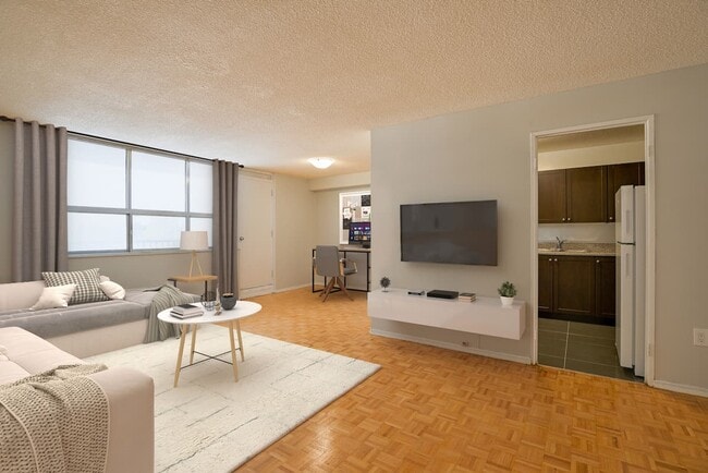 201-201 White Oaks Ct in Whitby, ON - Building Photo - Building Photo