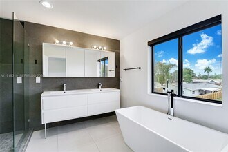 3282 SW 44th St in Fort Lauderdale, FL - Building Photo - Building Photo