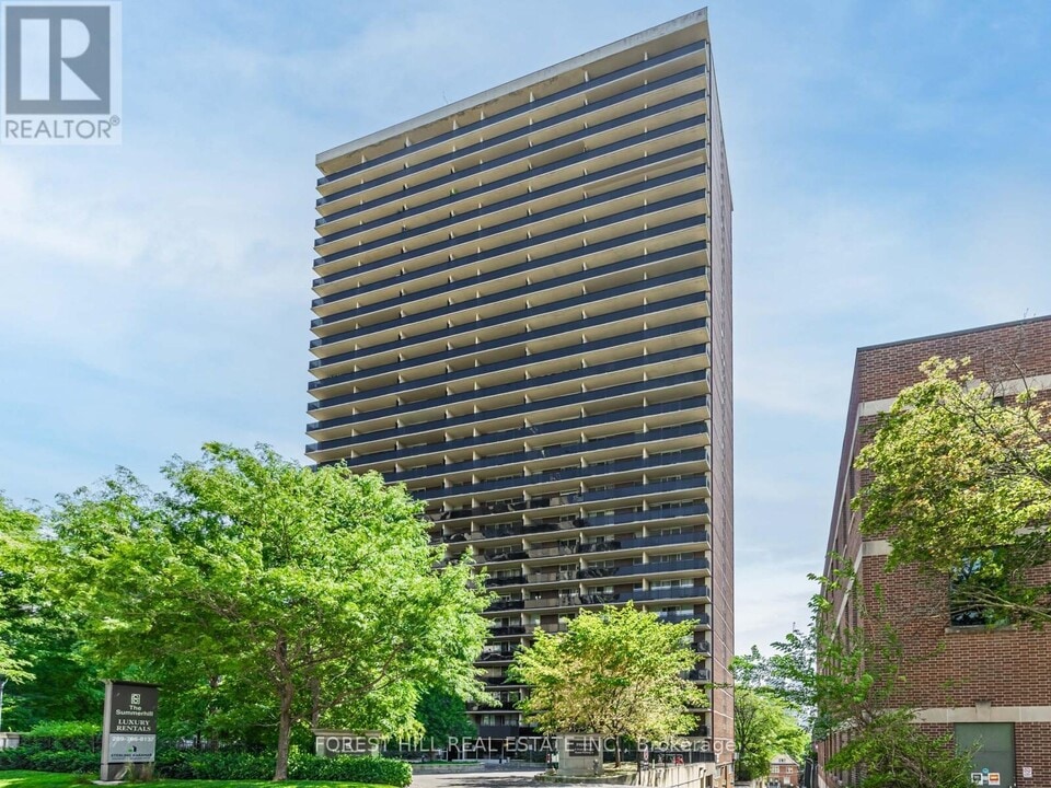 7 Jackes Ave in Toronto, ON - Building Photo