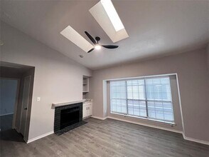 5619 Preston Oaks Rd in Dallas, TX - Building Photo - Building Photo