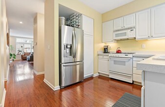 2136 NW Cedar View Ln in Portland, OR - Foto de edificio - Building Photo