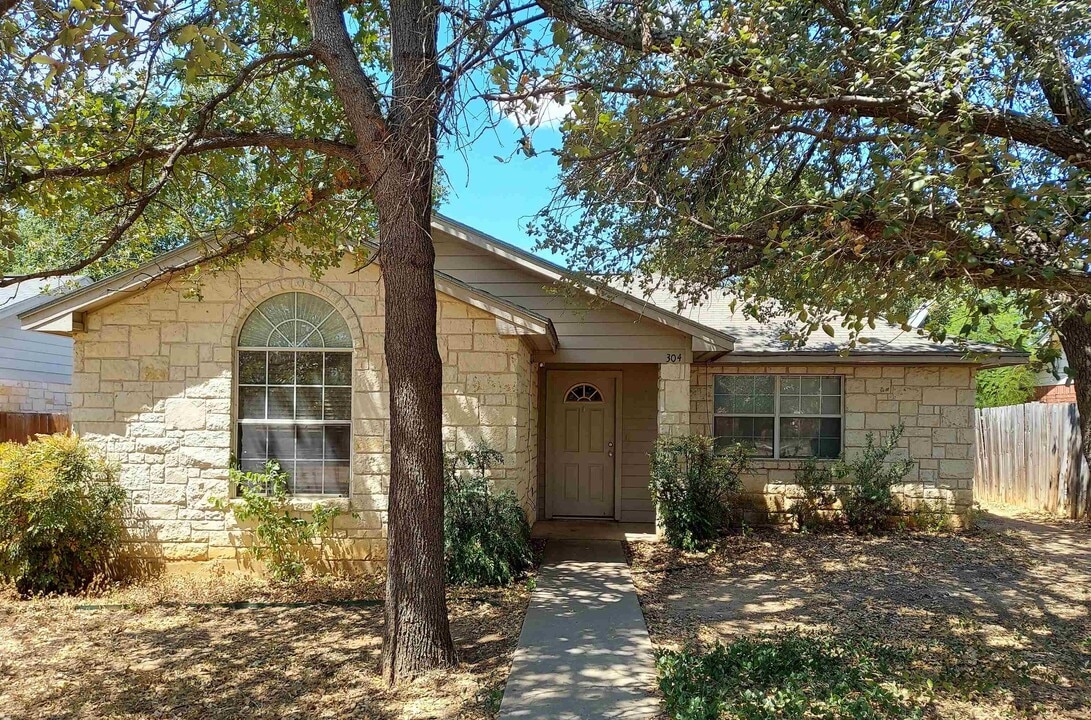 304 Ave Q in Marble Falls, TX - Building Photo