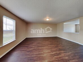 10338 Kensington Way in Indianapolis, IN - Foto de edificio - Building Photo