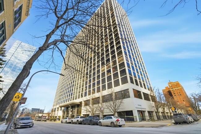 property at 4343 N Clarendon Ave