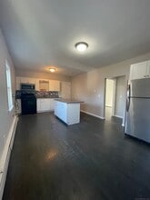 97-99-99 Rowe Ave in Hartford, CT - Building Photo - Building Photo