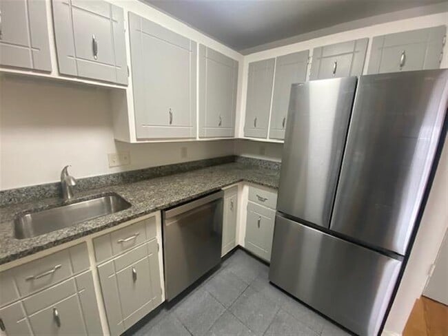 454 Broadway, Unit 3 in Somerville, MA - Building Photo - Building Photo