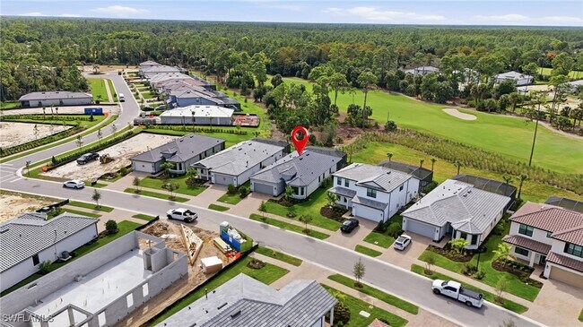 2071 Freemont Dr in Naples, FL - Building Photo - Building Photo