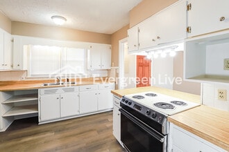 10008 E 78 Terrace in Raytown, MO - Building Photo - Building Photo