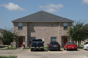 729 Sonesta Ct, Unit 3 in Harlingen, TX - Building Photo