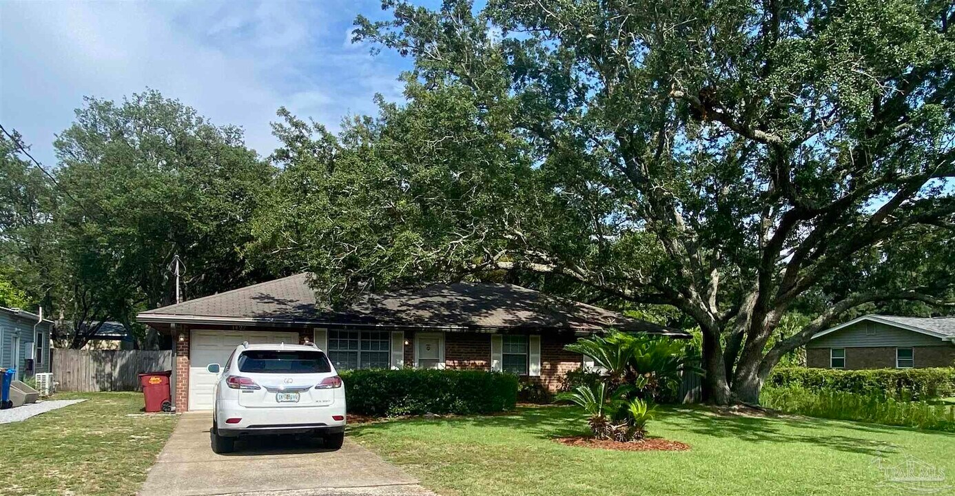 1422 College Pkwy in Gulf Breeze, FL - Building Photo