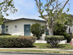 125-141 Hill St in Oxnard, CA - Building Photo - Building Photo