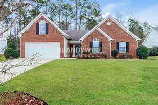 339 Peachtree Cir in Hampton, GA - Building Photo