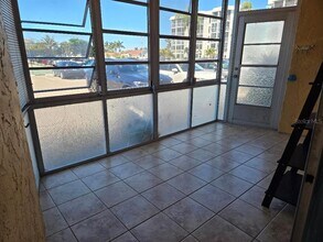 4908 38th Way S in St. Petersburg, FL - Foto de edificio - Building Photo