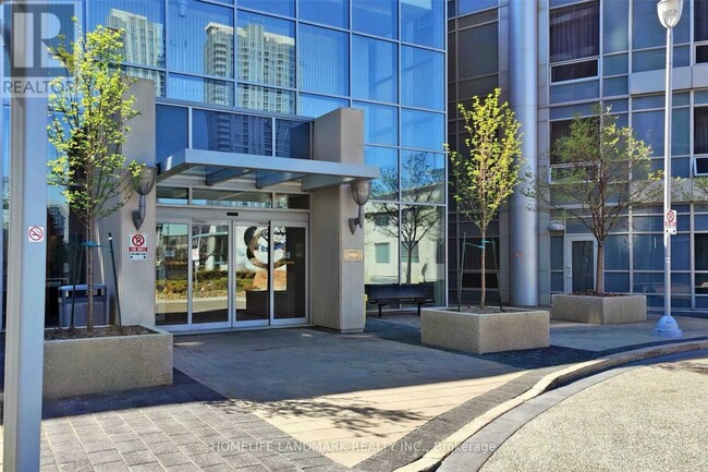 125-1125 Village Green Square in Toronto, ON - Building Photo - Building Photo