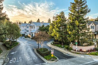 California Lakepointe in Fremont, CA - Foto de edificio - Building Photo