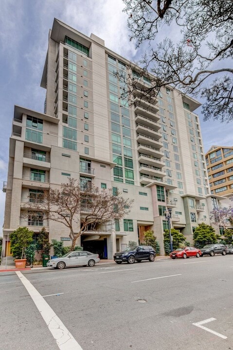 425 W Beech St in San Diego, CA - Building Photo