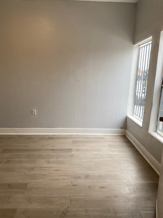 813 W 43rd St in Los Angeles, CA - Building Photo - Building Photo
