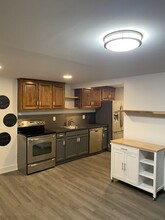 326 Cottage Grove Rd, Unit 1 in Bloomfield, CT - Foto de edificio - Building Photo