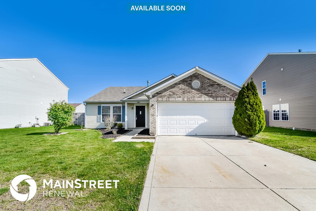 688 Harvest Meadow Way in New Whiteland, IN - Building Photo
