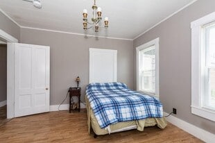 19 Varney St in Lowell, MA - Building Photo