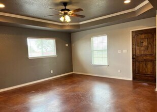 429 Quail Hollow Dr in Adkins, TX - Building Photo - Building Photo