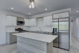 8110 Lincoln Ave in Skokie, IL - Building Photo - Building Photo