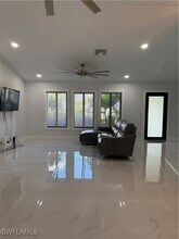 1020 SW 11th Ct in Cape Coral, FL - Foto de edificio - Building Photo